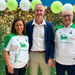 Jóvenes de la Fundación Racing visitan la residencia Virgen de la Barquera dentro del programa ‘Corazones Verdiblancos’